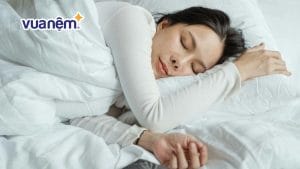 Bật mí những tư thế ngủ ngon ngày đèn đỏ chị em nên biết