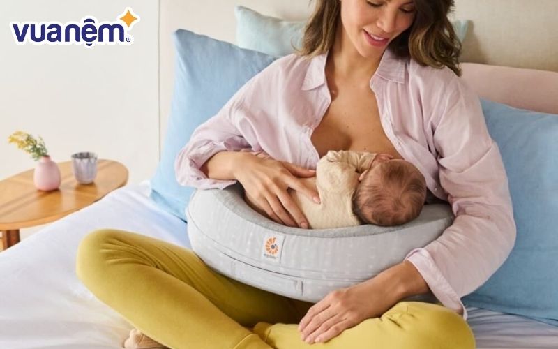 Chất lượng gối cho bé bú là điều cần được quan tâm hàng đầu