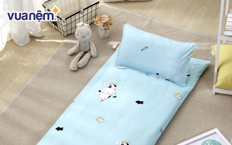 Nệm Đồng Phú cho bé được làm từ cao su 100% thiên nhiên nên an toàn