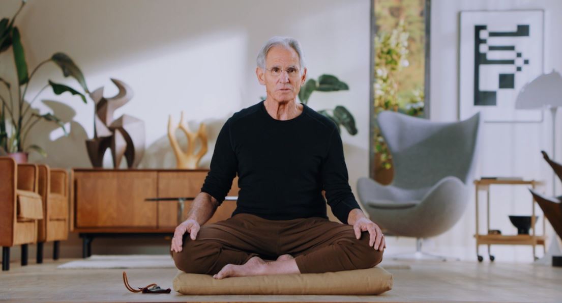 ngồi thiền hoặc các bài tập yoga