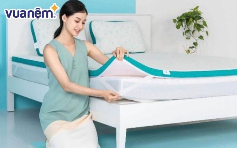 Nên đồng bộ kích thước topper với nệm và giường