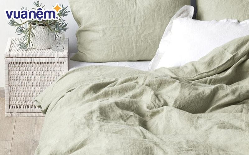 Nếu bạn là người hay bị toát mồ hôi lúc ngủ, hãy tìm mua cho mình sản phẩm chăn ga gối làm từ chất liệu linen ngay nhé!