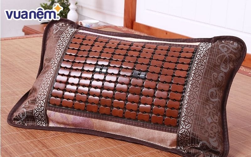 Gối trúc được hình thành dưới bàn tay khéo léo của người nghệ nhân