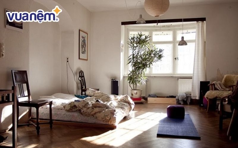 Đệm nằm dưới đất dễ bị bám bụi