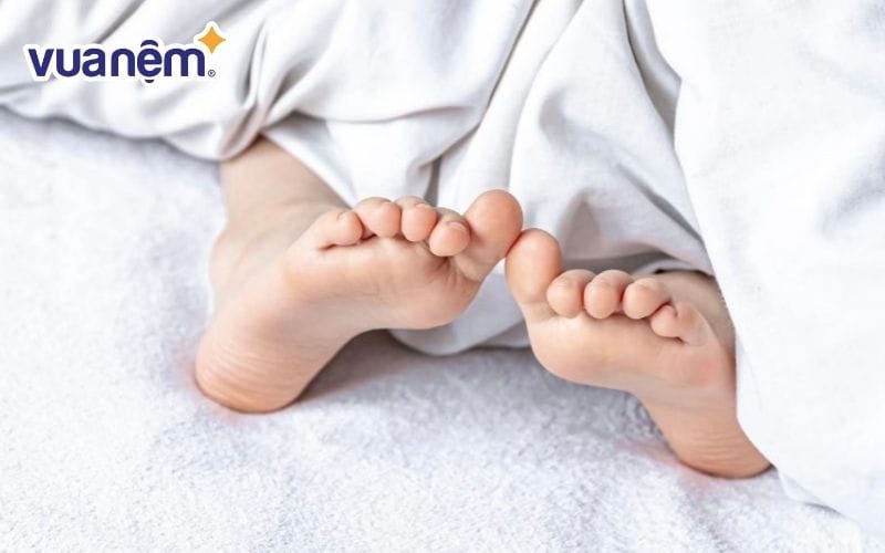 Rửa chân trước khi ngủ là giải pháp hỗ trợ giấc ngủ ngon