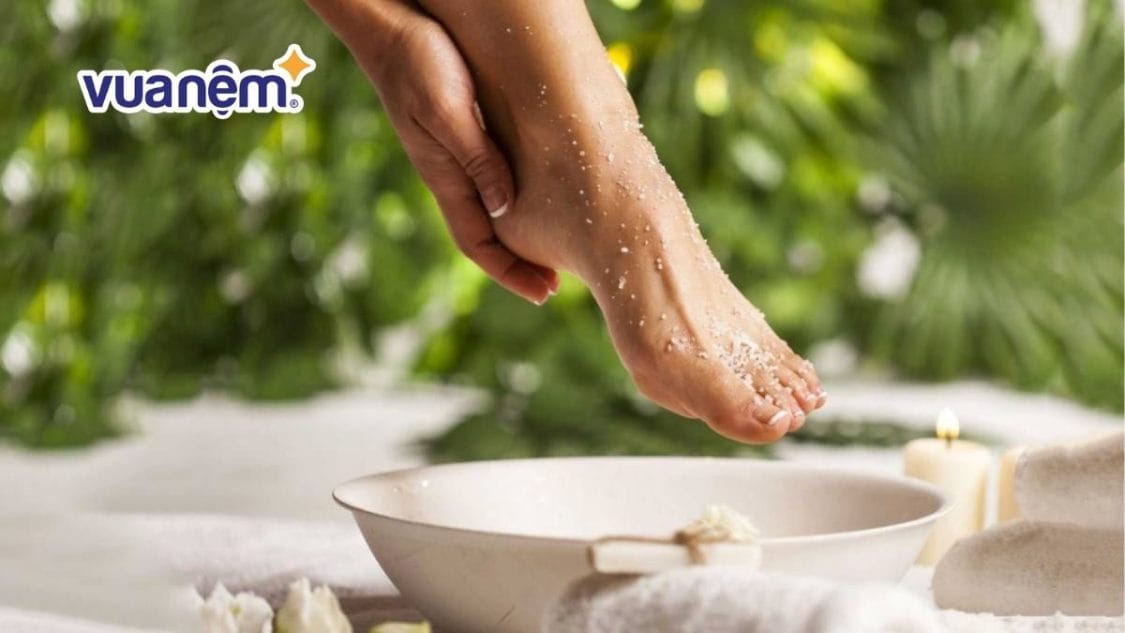 rửa chân trước khi ngủ