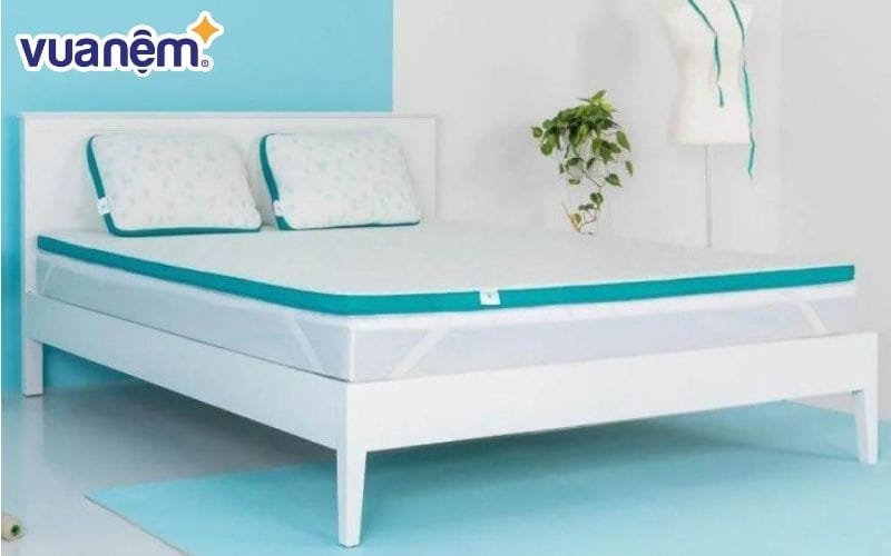 Nệm đa năng Aeroflow Topper có thiết kế 2 mặt giúp bạn có thể sử dụng được cả mùa nóng lẫn mùa lạnh.