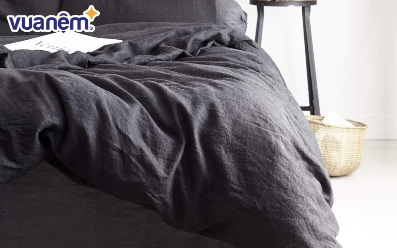 Chăn ga gối đệm màu đen tạo nên sự quyến rũ