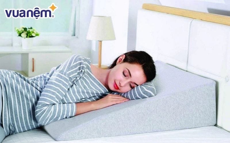 Gối nêm giúp giảm chứng trào ngược axit