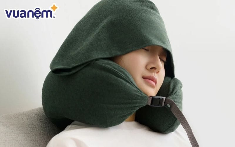Gối du lịch kê cổ có mũ trùm tiện lợi
