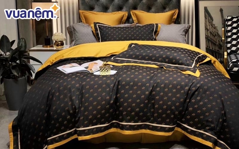 Bộ chăn ga gối đệm màu đen vàng cao cấp