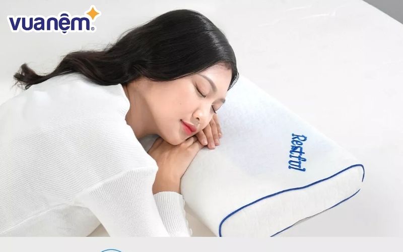 Gối foam công thái học hỗ trợ giấc ngủ Doona Restful