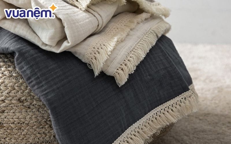 Chăn dạ mỏng phối viền tua rua