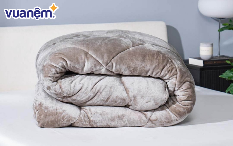 Chăn nhung tuyết Amando Warm Flannel mang đến cảm giác êm ái, ấm áp trong những ngày đông giá lạnh.
