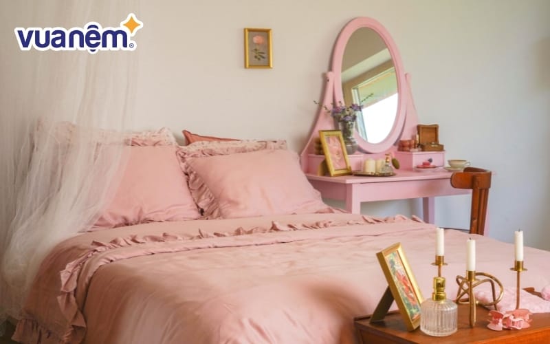 Người mệnh Hỏa hợp với bộ chăn ga gối đệm màu hồng