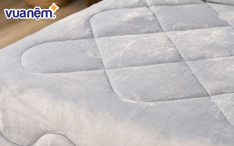 Có nên sử dụng chăn nhung không?