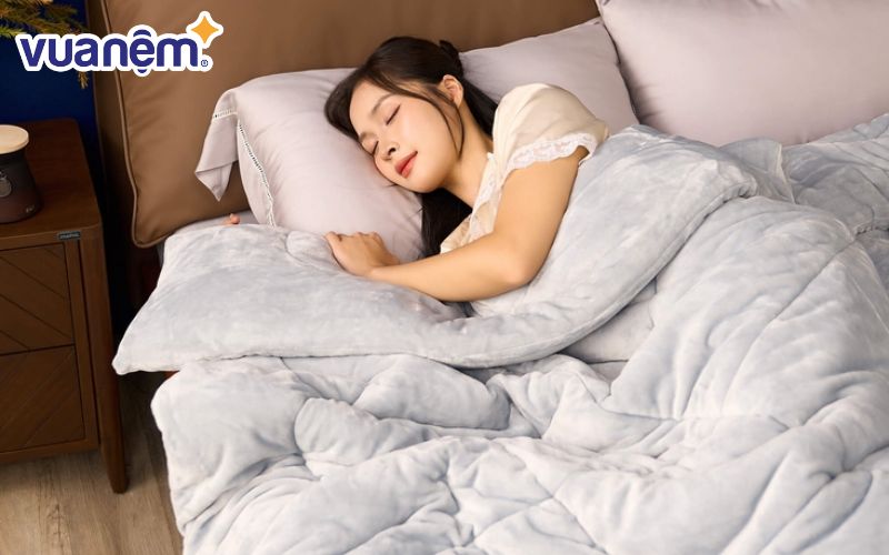 Với mền nhung chúng ta nên giặt khô