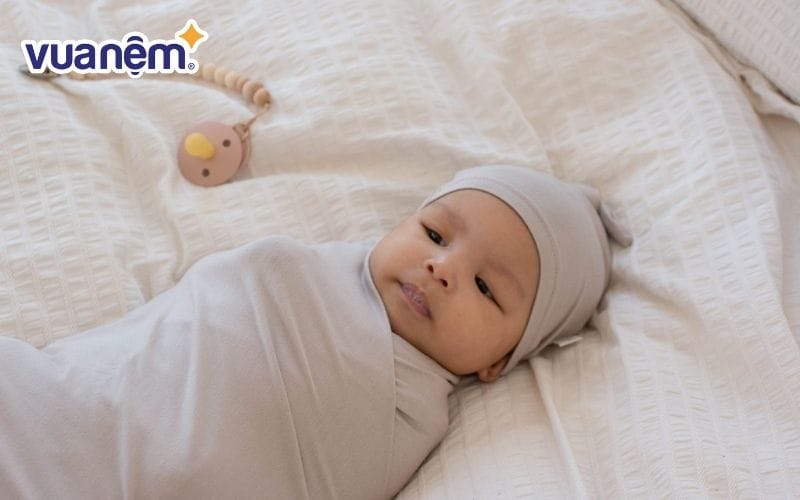 Chăn ủ cho bé dạng khăn quấn