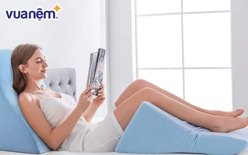 Chọn gối đọc sách có độ dày vừa phải