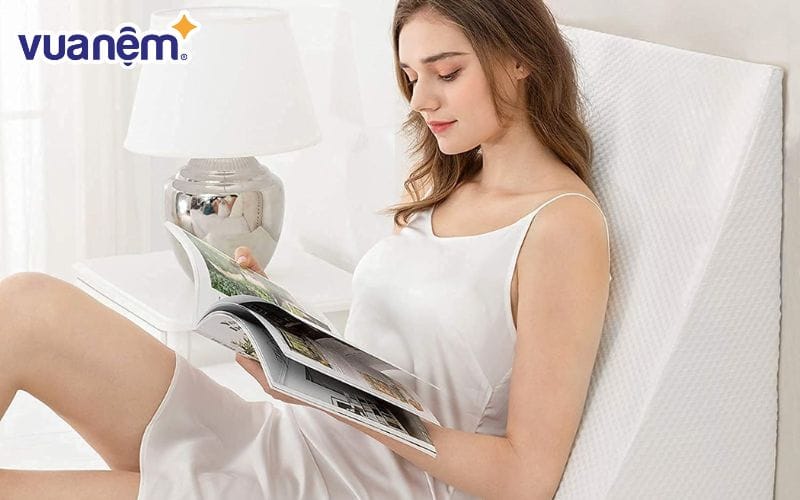 Gối đọc sách có đa dạng thiết kế hoa văn