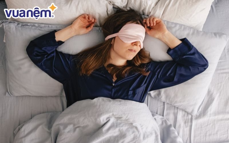 Vỏ gối lụa hỗ trợ ngăn ngừa mụn