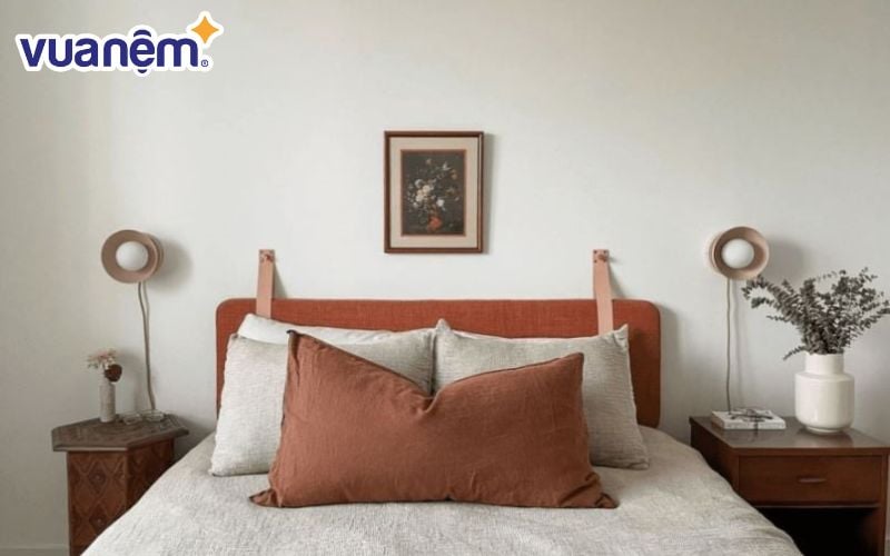 Kiểm tra độ đàn hồi trên bề mặt gối khi mua