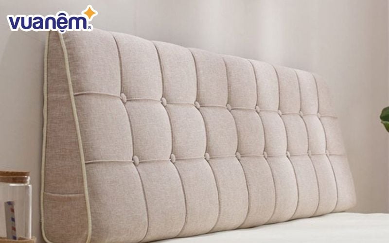 Gối đầu giường dài hình tam giác của thương hiệu Beanbag Home