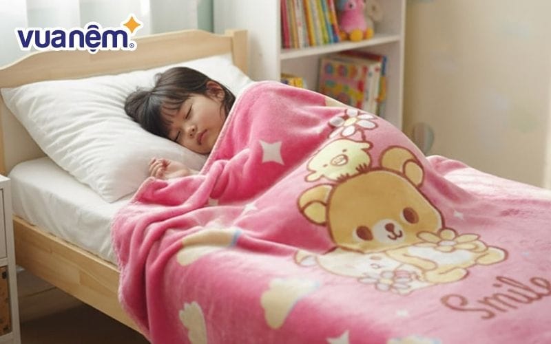 Chăn cho bé thường có kích thước nhỏ gọn hơn chăn bình thường