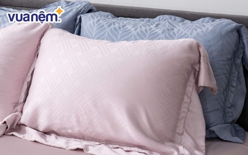 Vỏ gối bằng chất liệu vải lụa
