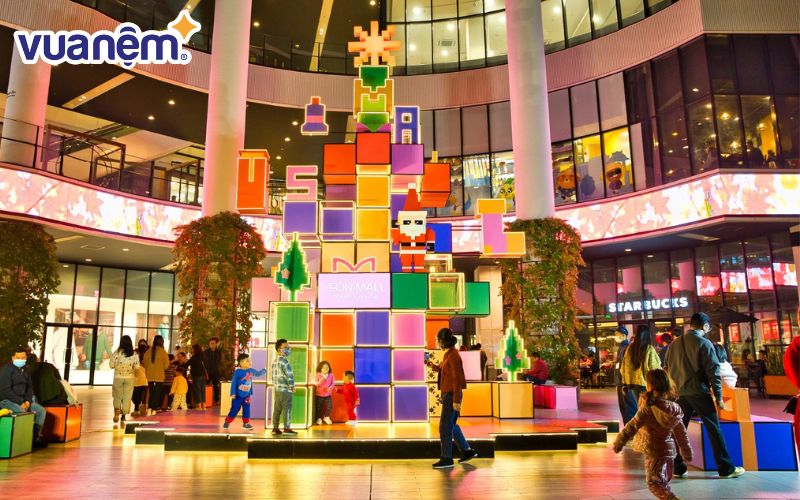 Aeon Mall Hà Đông lung linh ánh đèn trước thềm Giáng Sinh