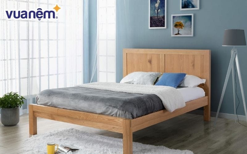 Giường ngủ gỗ dổi chân cao kiểu truyền thống