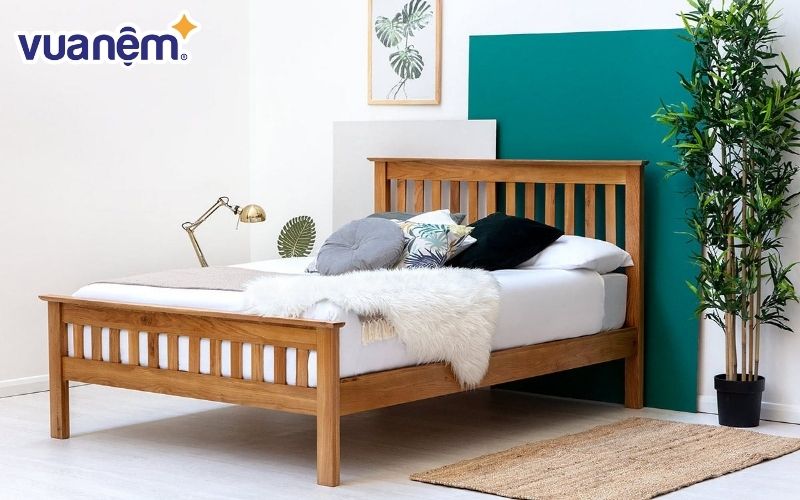 Giường ngủ gỗ dổi đơn giản