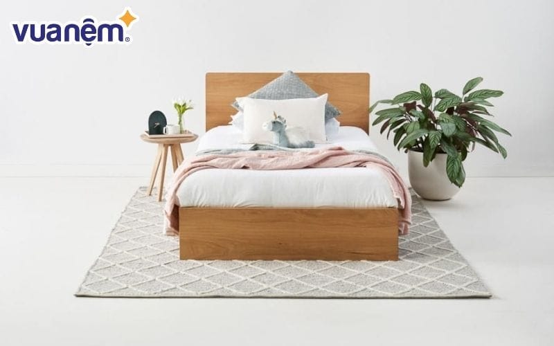 Giường ngủ gỗ dổi hiện đại