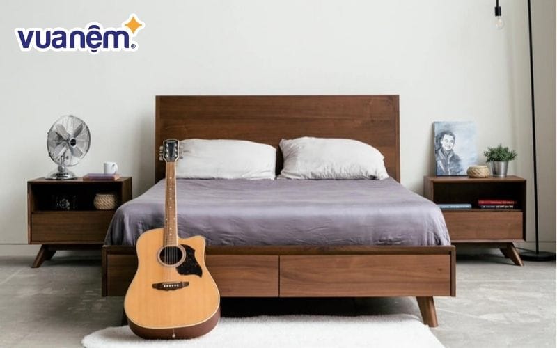 Giường ngủ gỗ óc chó rất được ưa chuộng tại Việt Nam