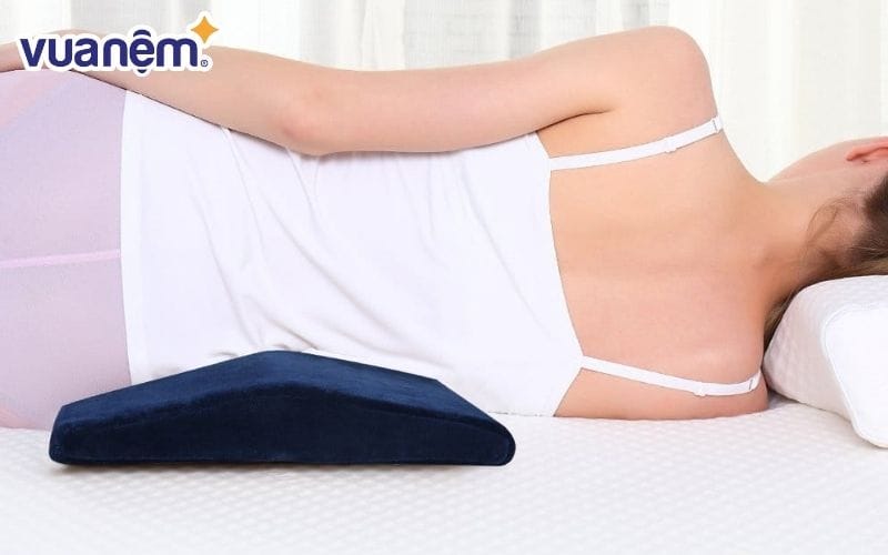 Gối kê lưng thoát vị đĩa đệm có tốt không?