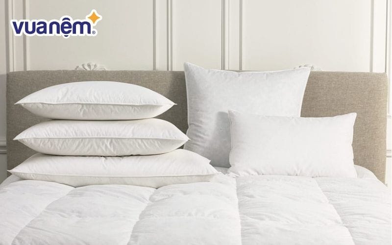 Gối khách sạn đạt chuẩn thường có màu trắng