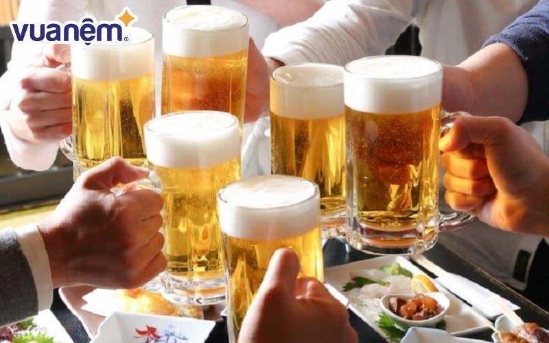 Năm mới là thời điểm của những bữa tiệc tùng thâu đêm