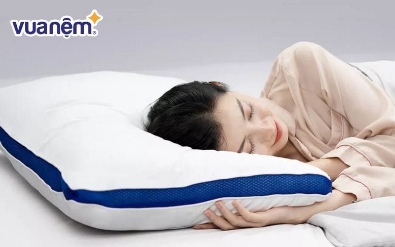 Nằm gối đúng cách khi nằm nghiêng với gối dày hơn