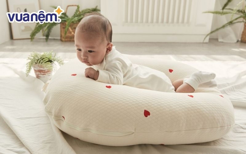 Gối chống trào ngược cho bé ngủ được không?