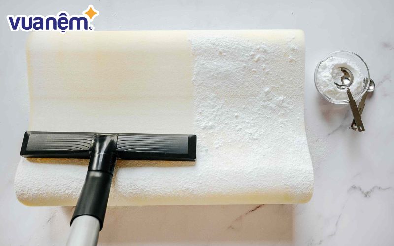 Vệ sinh gối foam bằng bột Baking soda
