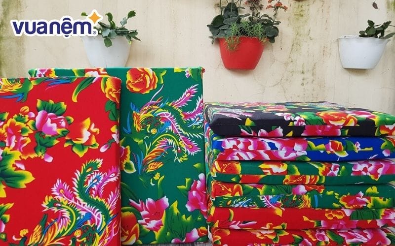 Bảo quản vỏ chăn con công đúng cách để giữ được độ bền đẹp