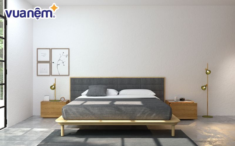 Giường gỗ pơ mu đơn giản là mẫu giường ngủ không có nhiều chi tiết cầu kỳ