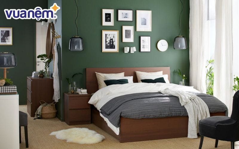 Giường ngủ gỗ tràm đơn giản với tông màu trầm