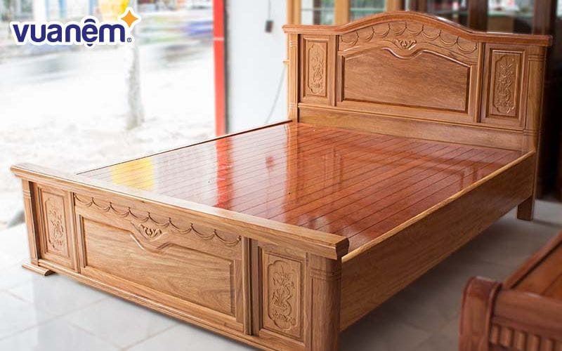 Giường ngủ gỗ tràm chạm khắc tinh xảo