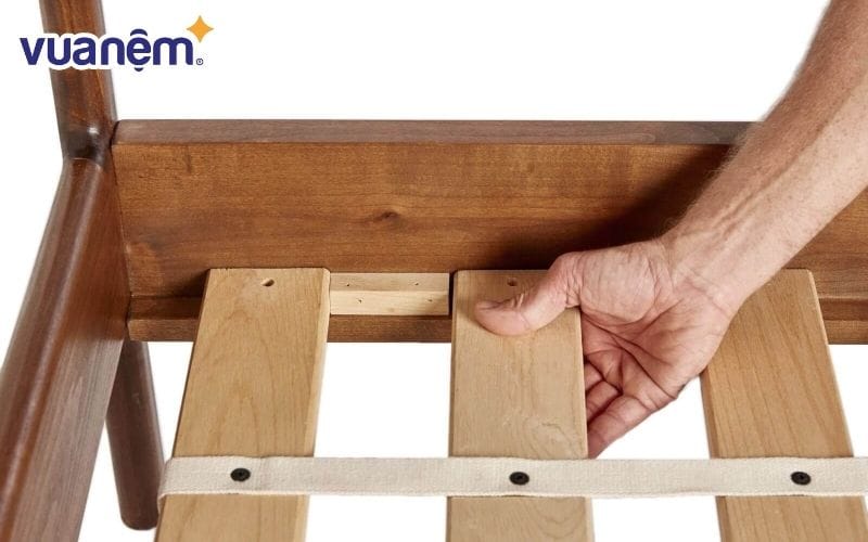 Các bước thực hiện lắp giường gỗ có mối nối