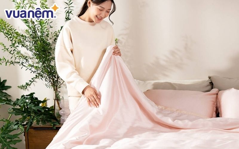 Màu sắc căn phòng cũng phải tươi sáng để tăng thêm sự trẻ trung hơn 