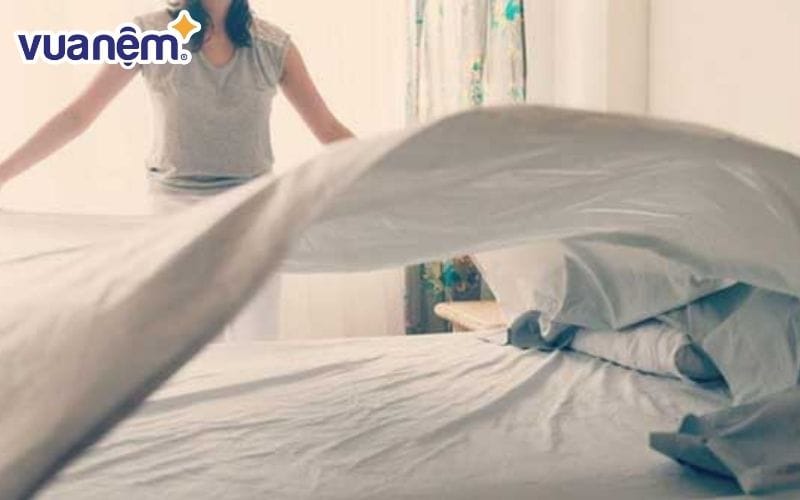 Xử lý chăn ga gối nệm trên giường