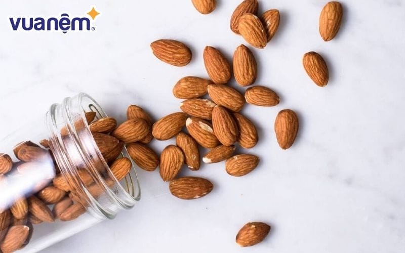 Buổi tối trước khi đi ngủ, bạn có thể ăn ít hạt hạnh nhân này cùng với trà hạnh nhân