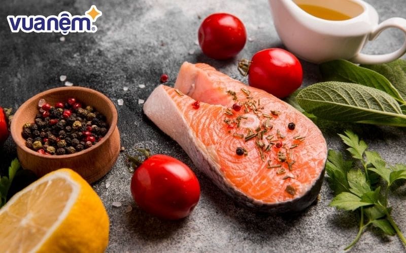 Cá ngừ và cá hồi là hai loại cá có lợi cho tim mạch và hệ thần kinh