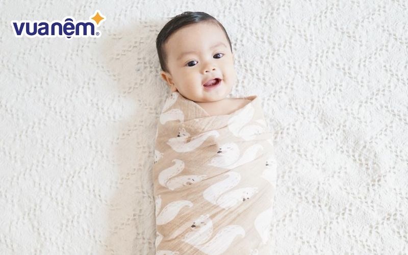 Mẹ nên ưu tiên lựa chất liệu an toàn cho làn da nhạy cảm của bé